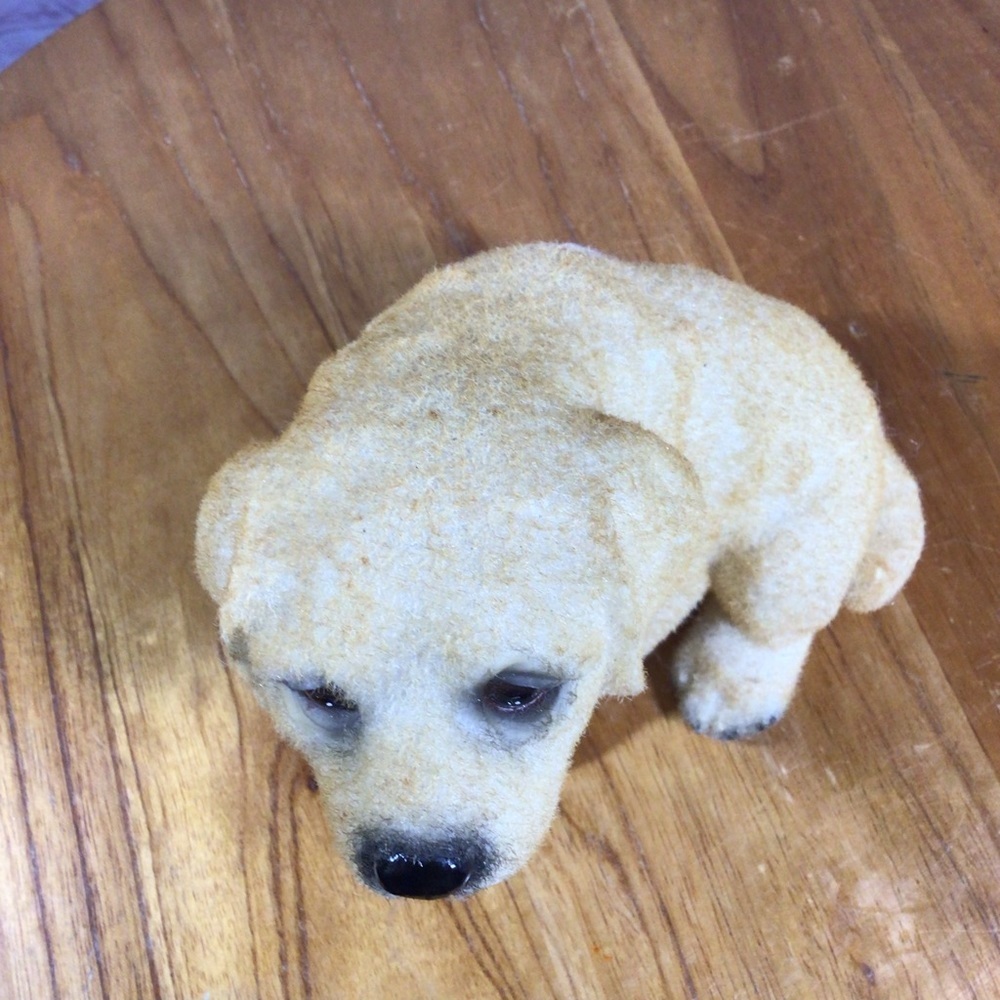 Flocked Yellow Lab Dog Sitting Figurine - Picture 7 of 7